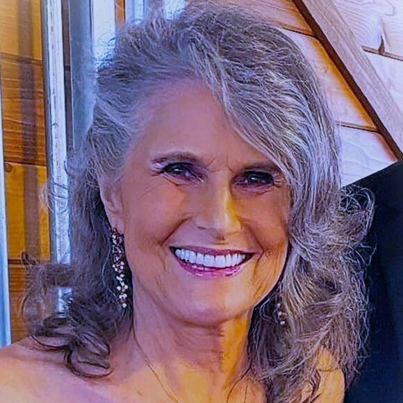 Meet your Posher, Linda - Picture 1 of 2